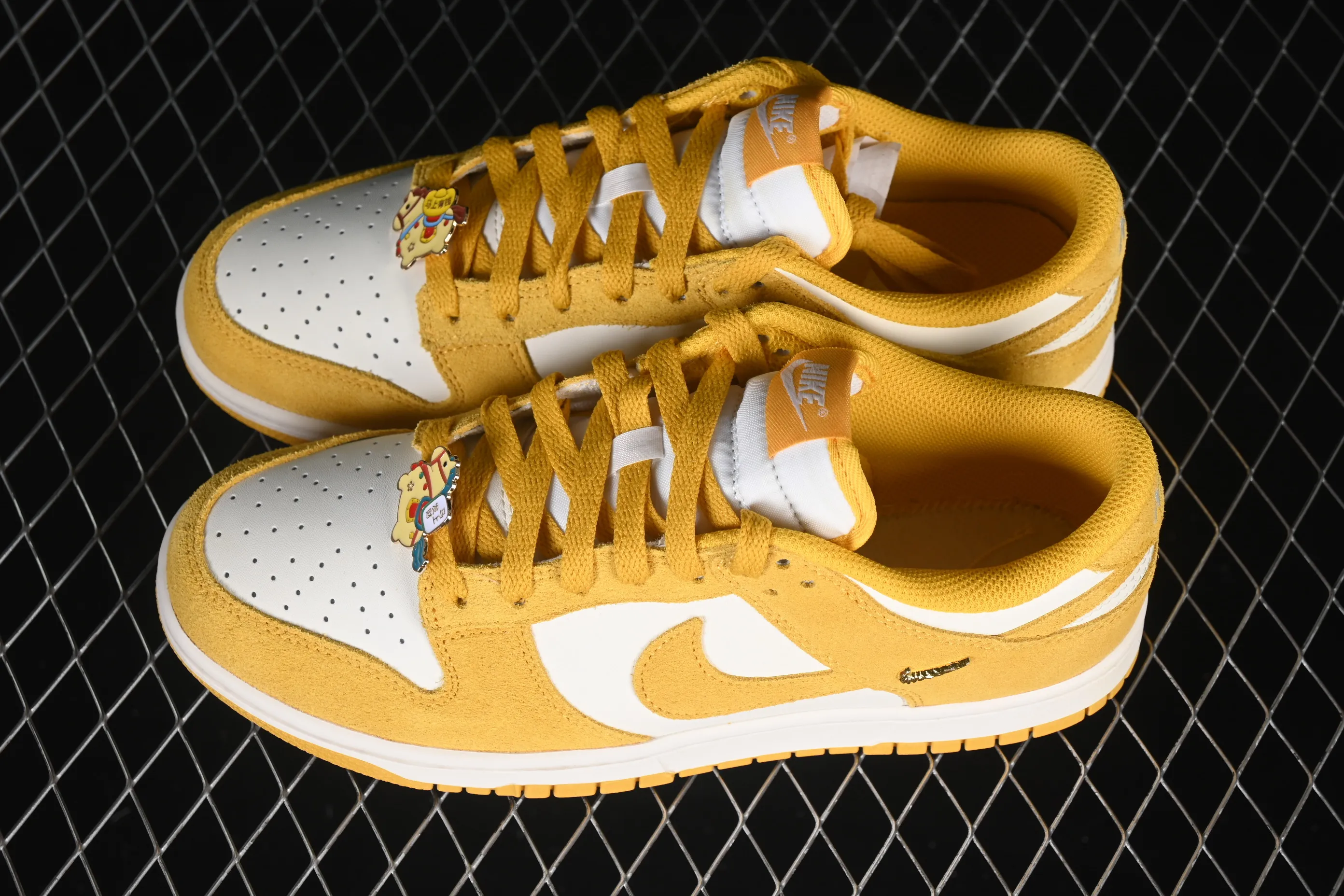 All Categories Nk SB Dunk Series Nk SB Dunk Low Low-top sneakers Nike SB Dunk Low Year of the Horse White and Yellow Low-top casual sneakers IB4417-101